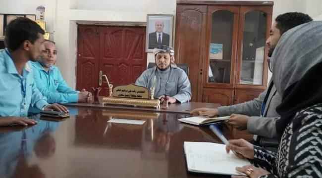 المحافظ الثقلي يلتقي مؤسسة sos للتنمية ويطلع على أنشطتها وتدخلاتها التنموية في أرخبيل سقطرى 
