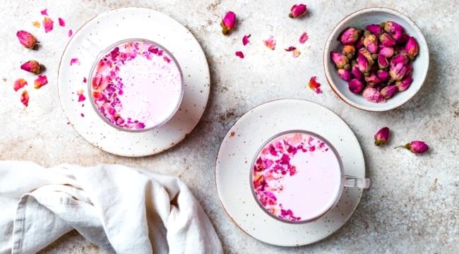 حليب القمر الوردي.. هل يمنحك نوماً هانئاً؟