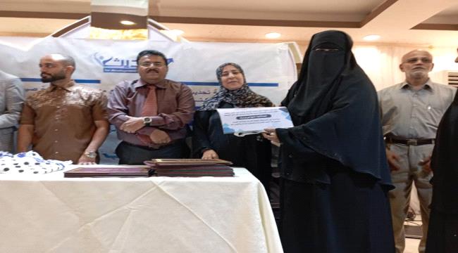 بمناسبة عيد الام.. تكريم الأمهات المثاليات من معلمات مديرية صيرة.