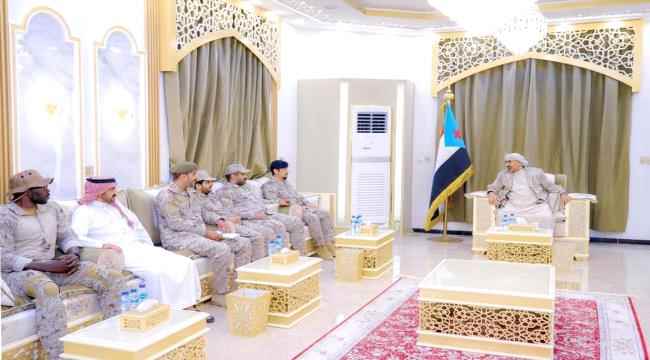الرئيس القائد عيدروس الزبيدي يستقبل وفداً من قيادة القوات المشتركة للتحالف العربي