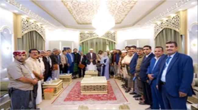 الرئيس الزُبيدي يستقبل وفد أبناء شبوة من ممثلي المكونات المشاركة في اللقاء التشاوري