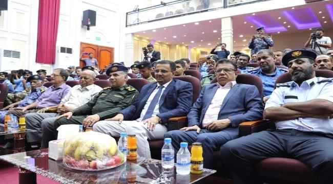 الأمين العام للمجلس المحلي والمدير العام لأمن وشرطة ساحل حضرموت يشهدان حفل اختتام فعاليات أسبوع المرور العربي 