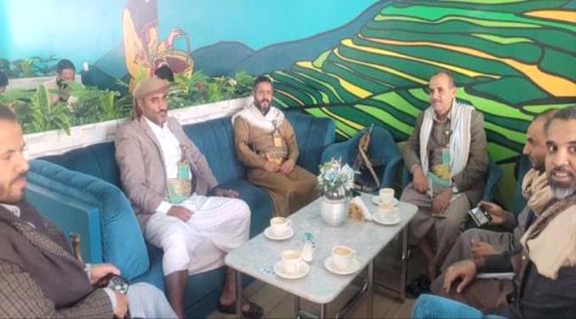 كان المسؤول المالي بمنفذ الوديعة..قيادي عسكري يتبع هاشم الأحمر يصل إلى صنعاء ويعلن ولائه للحوثي "صورة"