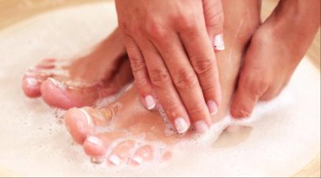 وصفات طبيعية لتقشير القدمين.. من الليمون للشاى الأسود وبخطوات بسيطة