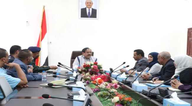 اللجنة الوطنية للتحقيق تناقش وضع حقوق الإنسان مع قيادة السلطة المحلية والأمنية بمحافظة مأرب وتزور السجن المركزي
