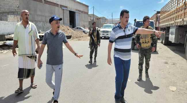 أطلع على أعمال التحسين في شوارع المنطقة..مدير عام المنصورة يتفقد مشروع إعادة تأهيل الشارع العام بمنطقة الدرين