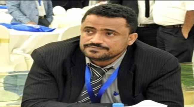 انيس المطري واطقم من اللواء الخامس تعتدي وتخطف ابوبكر الكازمي رئيس نقابة النقل السابق بالقرب من سوق (الكراع) بعدن