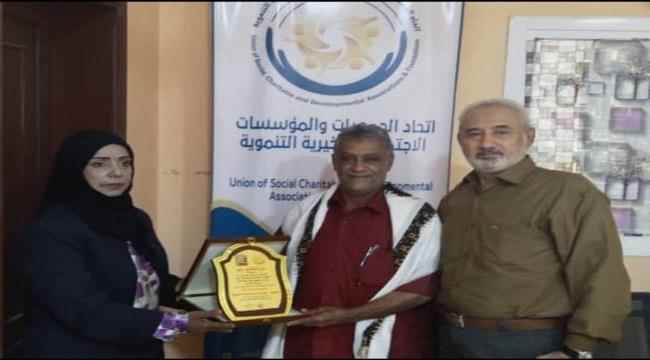 تكريم الشيخ عوض احمد العمري بدرع "الصلح خير"