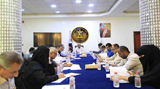 الأمانة العامة تناقش تقرير تقييم أداء الدوائر والهيئات المحلية بمحافظات الجنوب