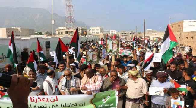 مظاهرة جماهيرية في سقطرى تضامناً مع غزة