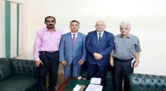 وزير الخدمة المدنية والتأمينات يلتقي  السفير الليبي بعدن