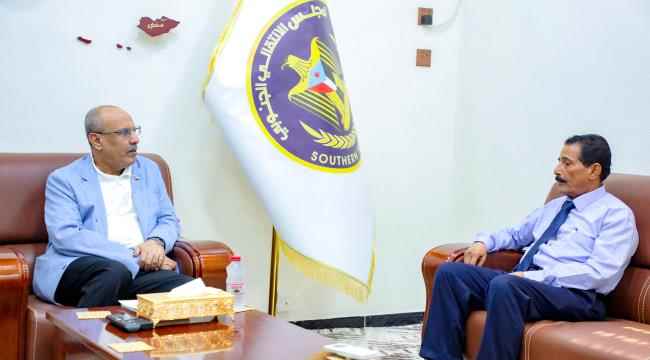 رئيس الجمعية الوطنية يطّلع على سير العملية التعليمية بكلية الإعلام جامعة عدن 