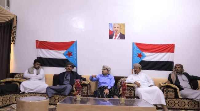 بن عفرار يطّلع على سير عمل تنفيذية انتقالي شحن 