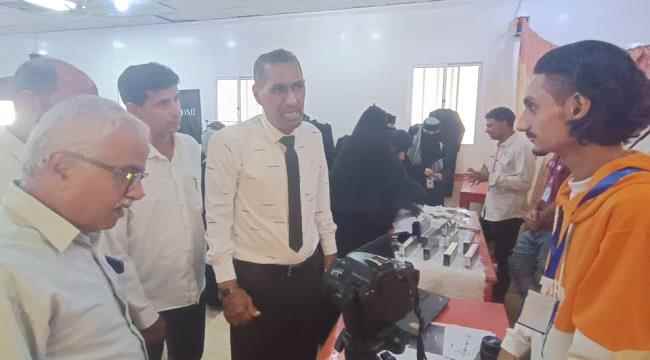 معرضا للأعمال الريادية لطلاب كلية اللغات والترجمة جامعة عدن