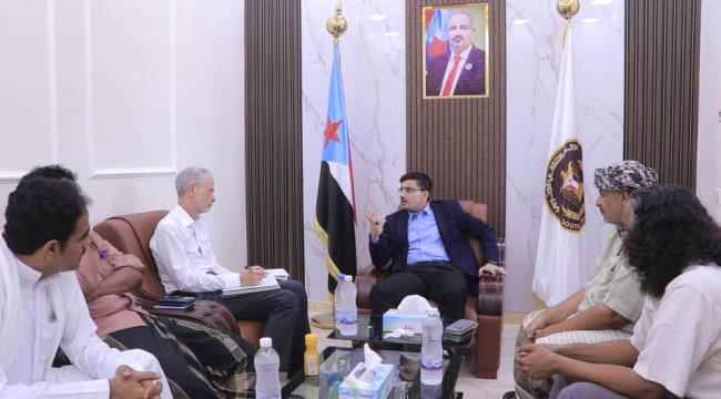 رئيس الهيئة التنفيذية لإنتقالي المهرة يستقبل الباحث السياسي البريطاني نيل باتريك