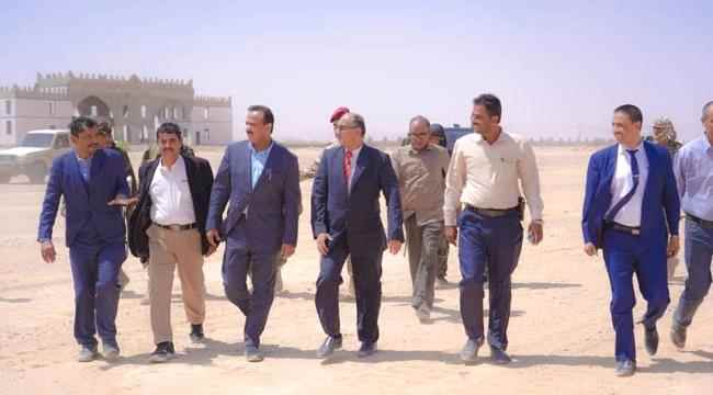 المحافظ بن الوزير ورئيس جامعة شبوة يدشنون أول الأعمال في الحرم الجامعي الجديد لجامعة شبوة