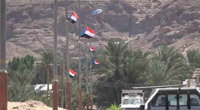 إعلام الجنوب تزين البنايات والشوارع بمدينة السوم بحضرموت