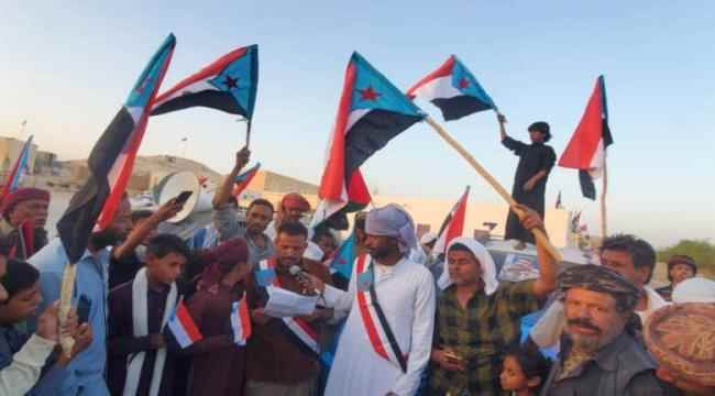 المجلس الانتقالي الجنوبي ينظم مسيرة وحفلاً في رماه تزامناً مع ذكرى ثورة 14 أكتوبر