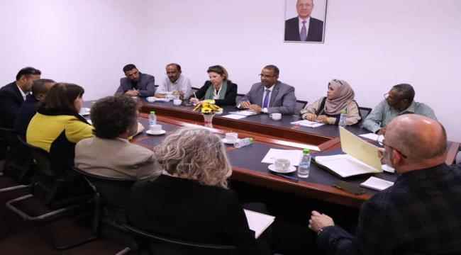 الوزير الزعوري يبحث مع فرجينيا غامبا الممثل الخاص للأمين العام للأمم المتحدة إجراءات لمنع تجنيد الأطفال
