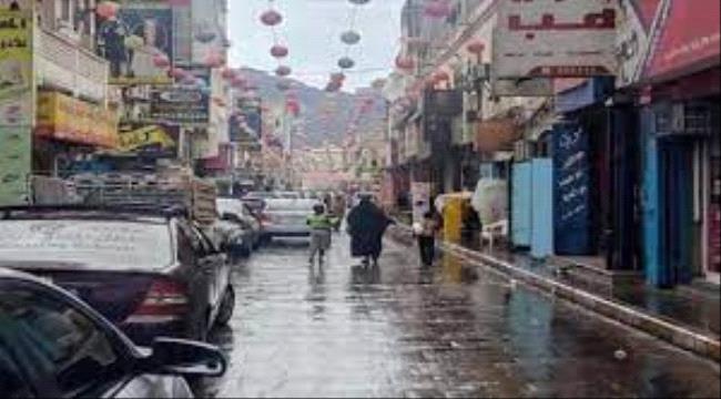 عاجل : بدء تاثيرات الإعصار "تيج" على العاصمة عدن
