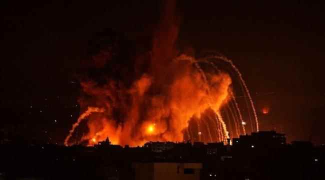 تسبب بانقطاع الاتصالات والإنترنت عن المدينة..غزة تتعرض لقصف هو الأعنف منذ بدء الحرب 