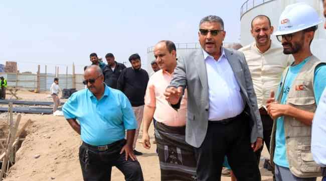 معاون وعبود وباخبيرة يتفقدون نسبة الإنجاز في مشروع إعادة بناء خزان بئر ناصر