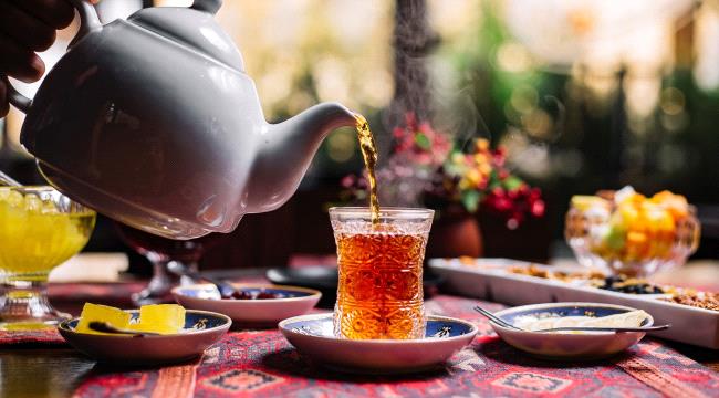 الشاي يساعد على التخلص من التهاب الحلق.. جربي هذه الأنواع