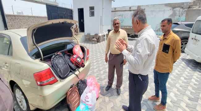الجاوي وبن محفوظ يدشنان توزيع الحقائب المدرسية بمدارس المعلا