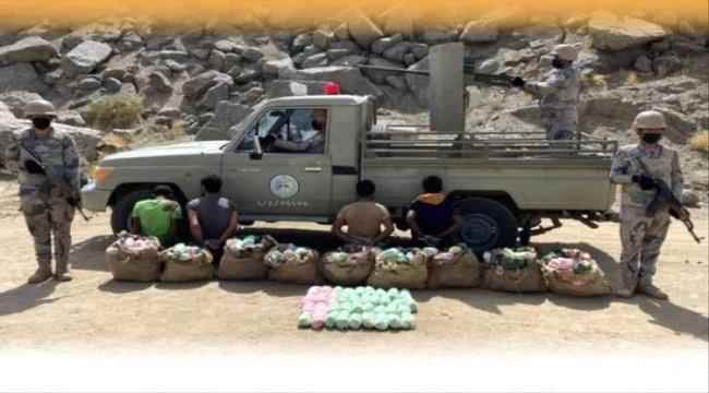 القبض على 4 مهربين يمنيين في السعودية ومصادرة 80 كيلوجرام قات