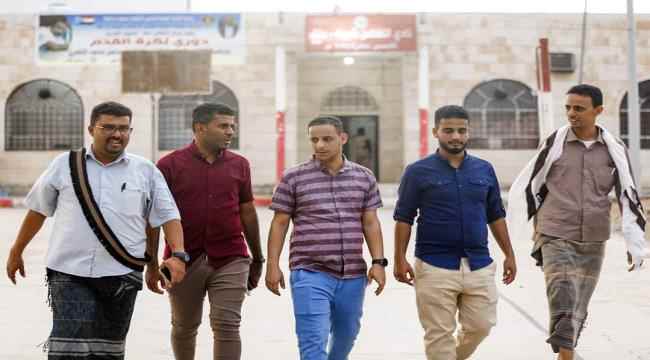 رئيس دائرة الشباب والرياضة في المجلس الإنتقالي الجنوبي يزور نادي التضامن