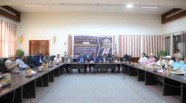 فريق هيئة الرئاسة يلتقي قيادة السلطة المحلية والجهات المجتمعية في العاصمة عدن