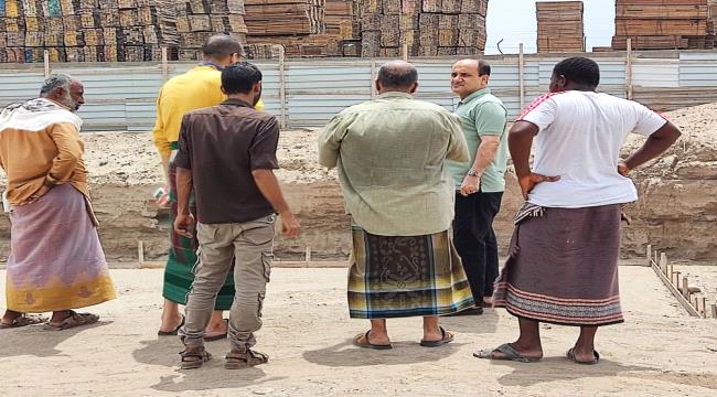 مدير عام دارسعد يتفقد عددا من المرافق الخاصة بالمياه والصرف الصحي بالمديرية
