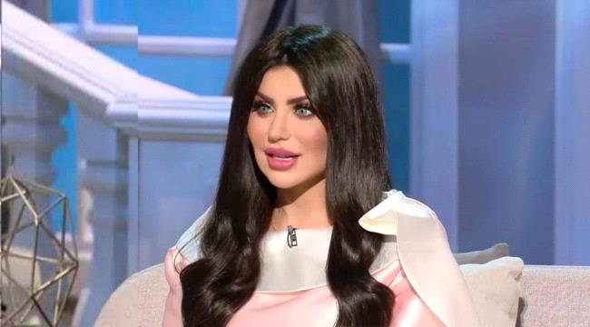 الاعلامية حليمة بولند بالحجاب وتثير الجدل بطريقة كلامها عن الصلاة