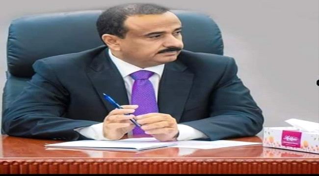 محافظ شبوة يوجه بفتح الطريق لشاحنات نقل وقود كهرباء عدن