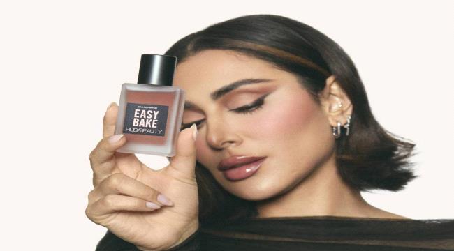 ابتكار جديد من Huda... عطر أيقوني يعبق برائحة بودرة Easy Bake الأصلية