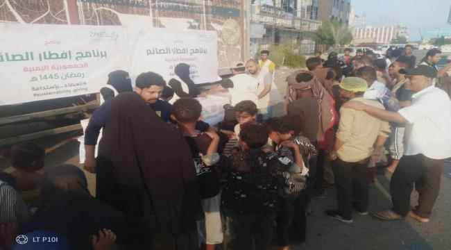 مؤسسة زايد للأعمال الخيرية و الإنسانية ومؤسسة احمد بن زايد للأعمال الخيرية والإنسانية تنفذان برنامج إفطار الصائم في 5 محافظات يمنية 