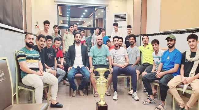 شكري عامر يقيم مأدبة عشاء فاخرة للاعبي فريق السلام بمناسبة تتويجهم بطلاً لدوري الهوكي الرمضاني