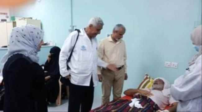 وكيل الصحة يتفقد مرضى الكوليرا بمركز العزل في مستشفى الصداقة ويشيد بدورهم برعاية المرضى