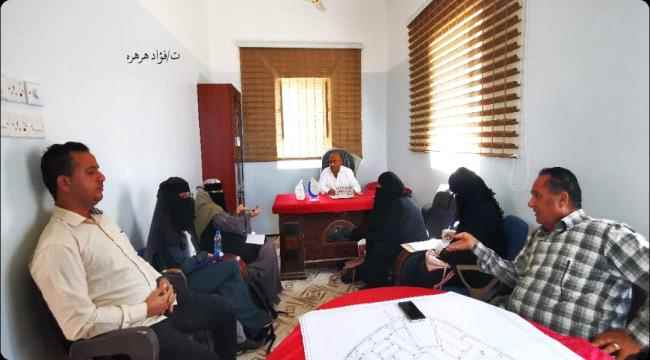 مدير عام الحصين يلتقي بوفد من منظمة كير