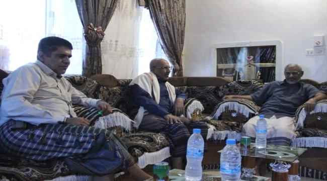 الكثيري والمحمدي يجريان زيارة عيدية لمستشار رئيس المجلس الانتقالي العميد المناضل أحمد بامعلم
