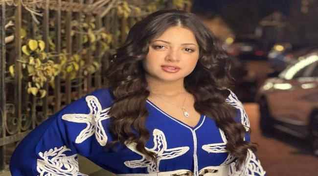 حقيقة خطوبة منى فاروق الى مطرب شاب