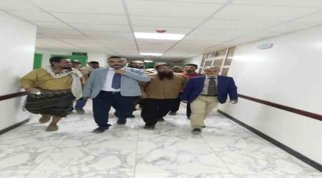 محافظ أبين اللواء الركن ابوبكر حسين ووكيل وزارة الصحة البروفيسور د الشبحي يناقشا احتياجات قطاع الصحة في المحافظة