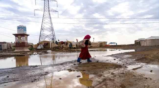 مفوضية اللاجئين : الأمطار الغزيرة جرفت ملاجئ النازحين في مأرب