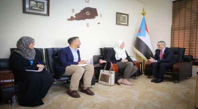 نائب رئيس الهيئة الوطنية للإعلام الجنوبي يلتقي وفد مكتب المبعوث الدولي بالعاصمة عدن