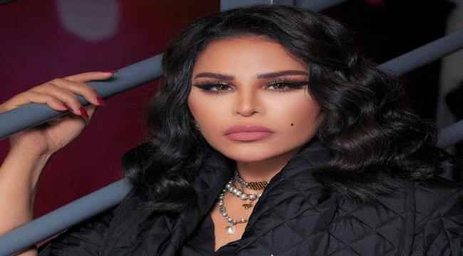 المطربة أحلام تستعرض رشاقتها بفستان أنيق ومجوهرات ماسية مُبهرة