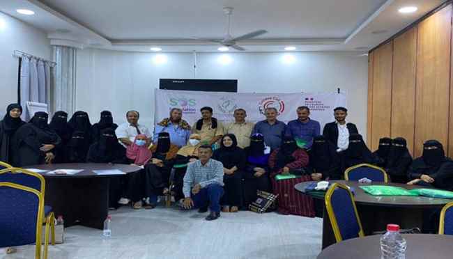 منظمة نداء جنيف تنفذ جلسات توعوية في المعايير الإنسانية أثناء النزاعات المسلحة للجان المجتمعية في عدن
