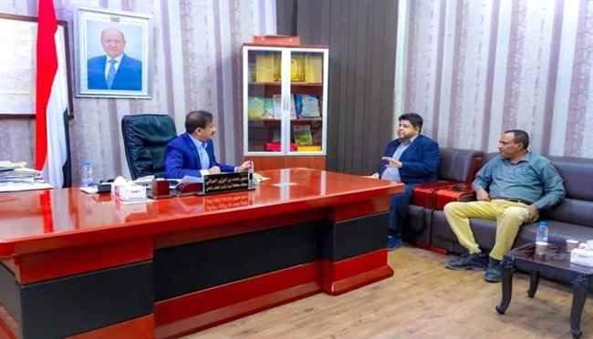 محافظ شبوة يوجه بالتوسع في زراعة محصول القمح واعتماد 40 طن من البذور المحسن للمزارعين
