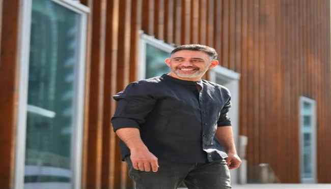 المخرج ماندو العدل  يدعم عمرو مصطفى في أزمته مع عمرو دياب