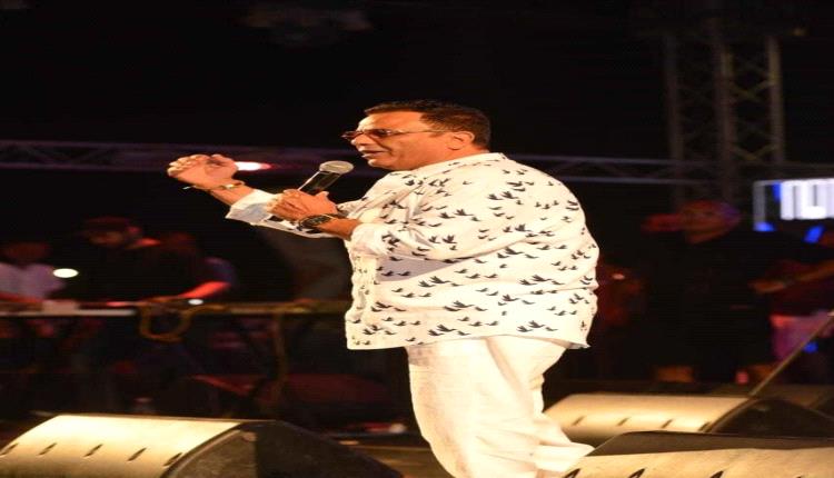 الفنان محمد فؤاد يمازح الجمهور بعد واقعة الطبيب