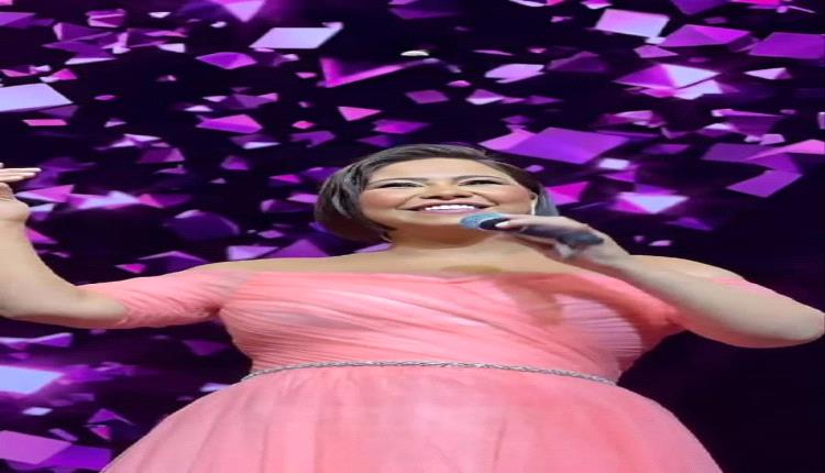 النجمة شيرين عبد الوهاب تنهار بالبكاء في حفل دبي (فيديو وصور)